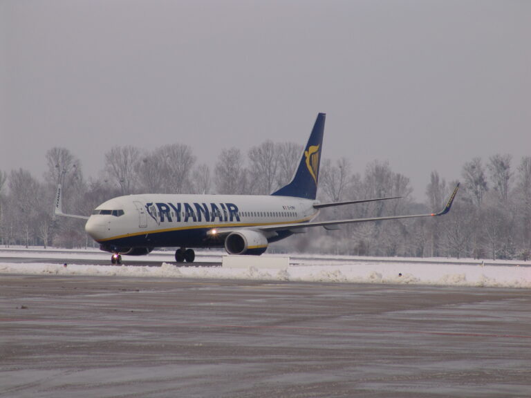 Ryanair Flugzeug im Winter